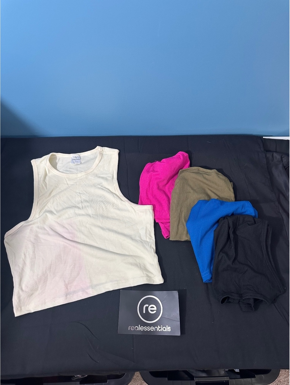 realessentials 5 Pack Ladies Ribbed Racerback Crop Tank Tops Size Large